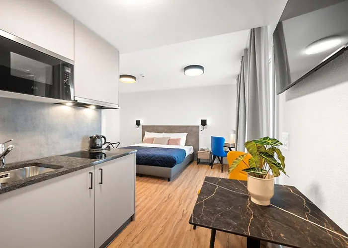 Hine Adon - A1 Avenches