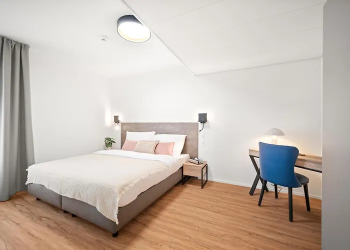 Hine Adon - A1 Avenches